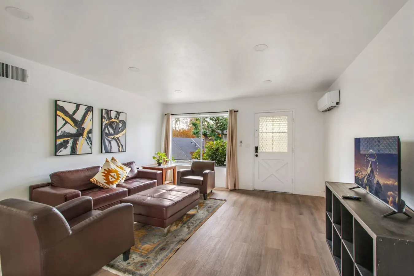 2Bd/2Bth Close To South Coast Plaza | Restaurants