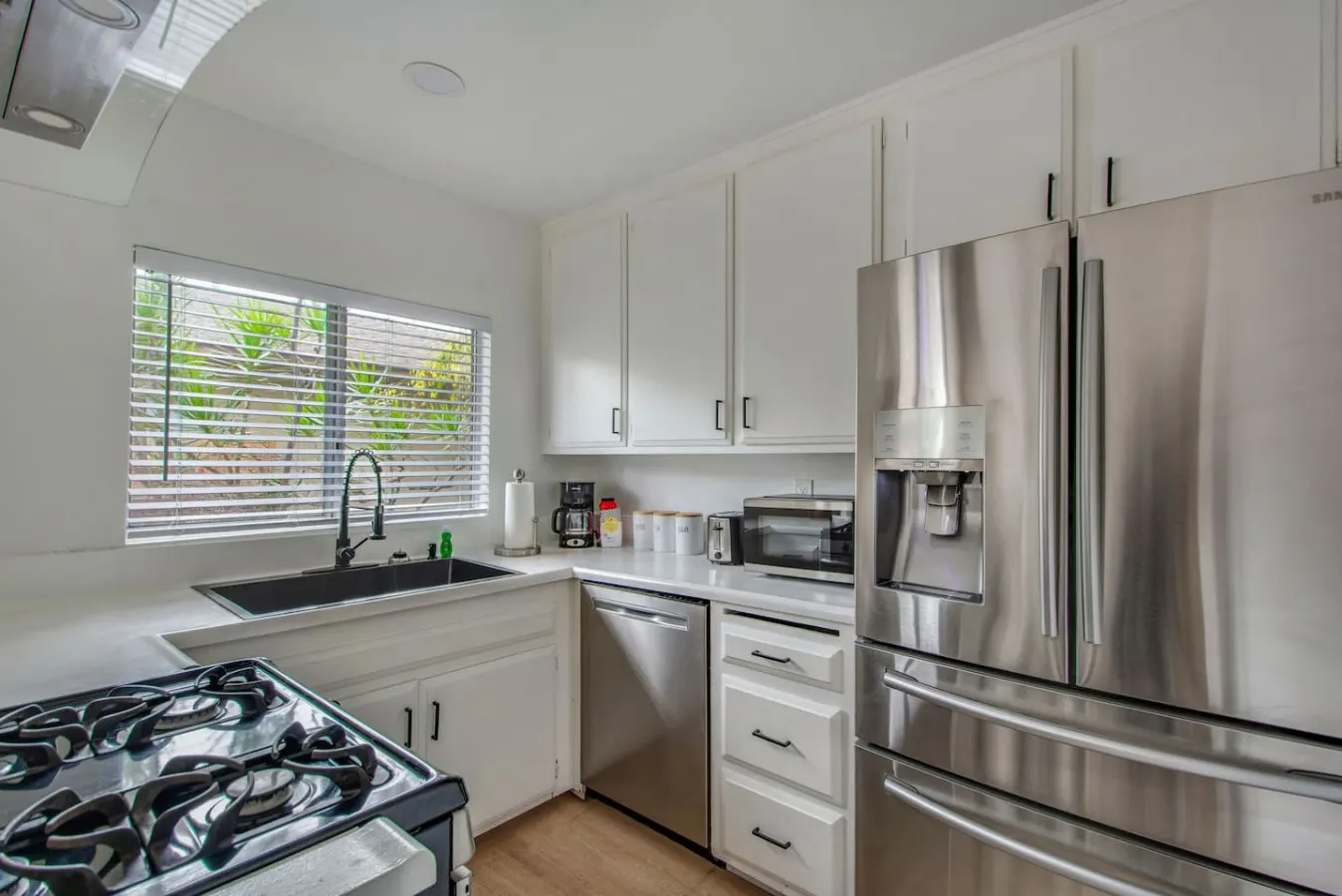 2Bd/2Bth Close To South Coast Plaza | Restaurants — photo 2