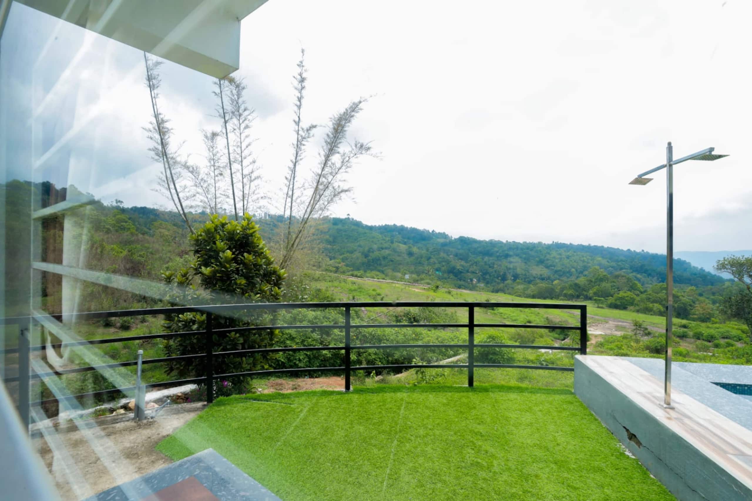 Premium Dormitory with pool in Vagamon F5 13