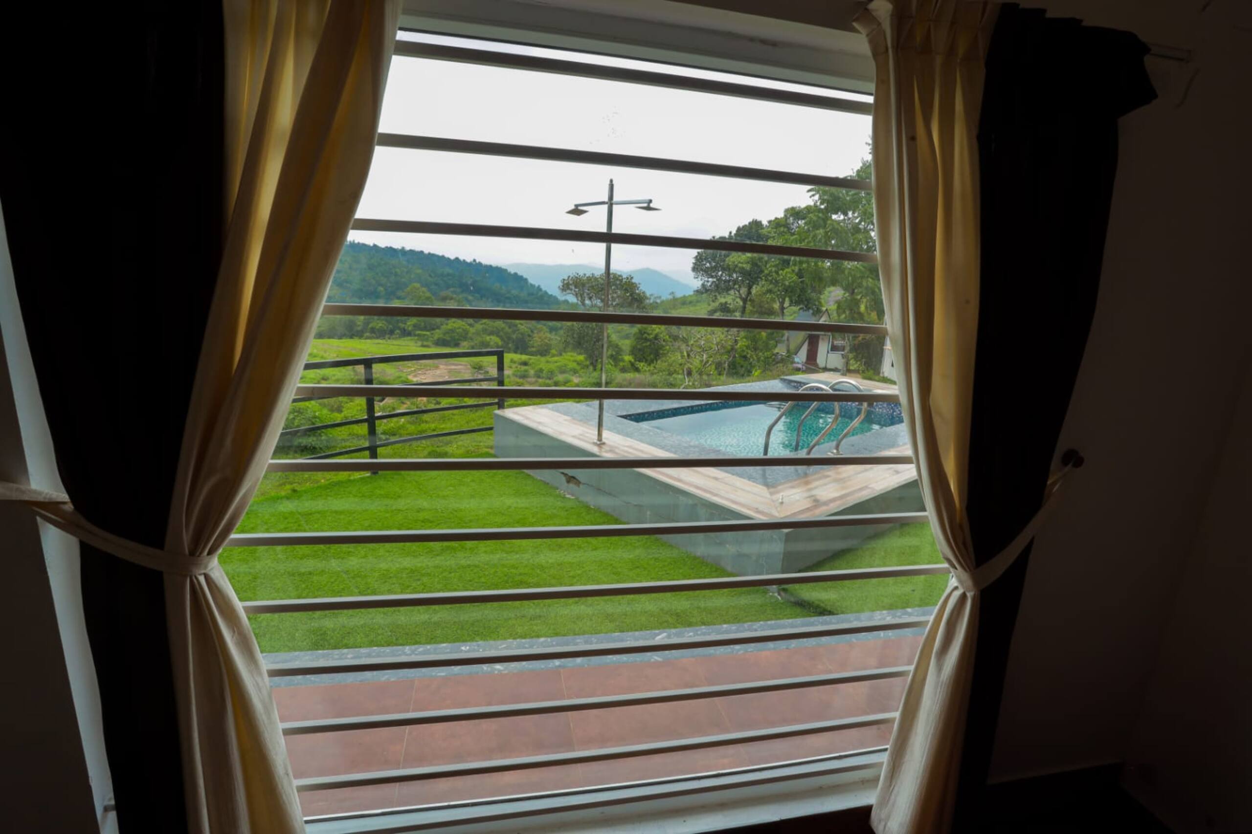 Premium Dormitory with pool in Vagamon F5 16