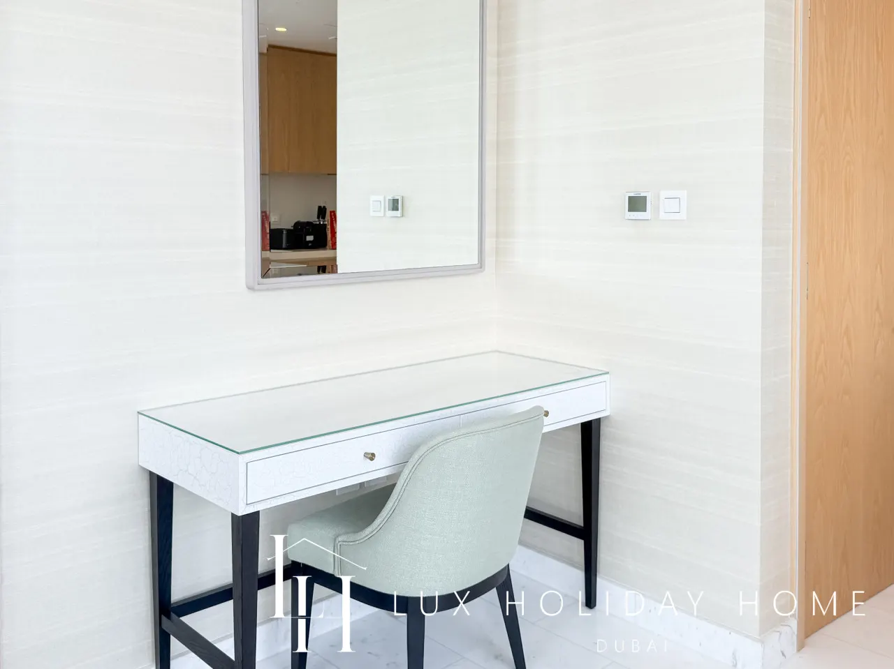LUX Iconic Views at The Palm Tower Suite 8 9