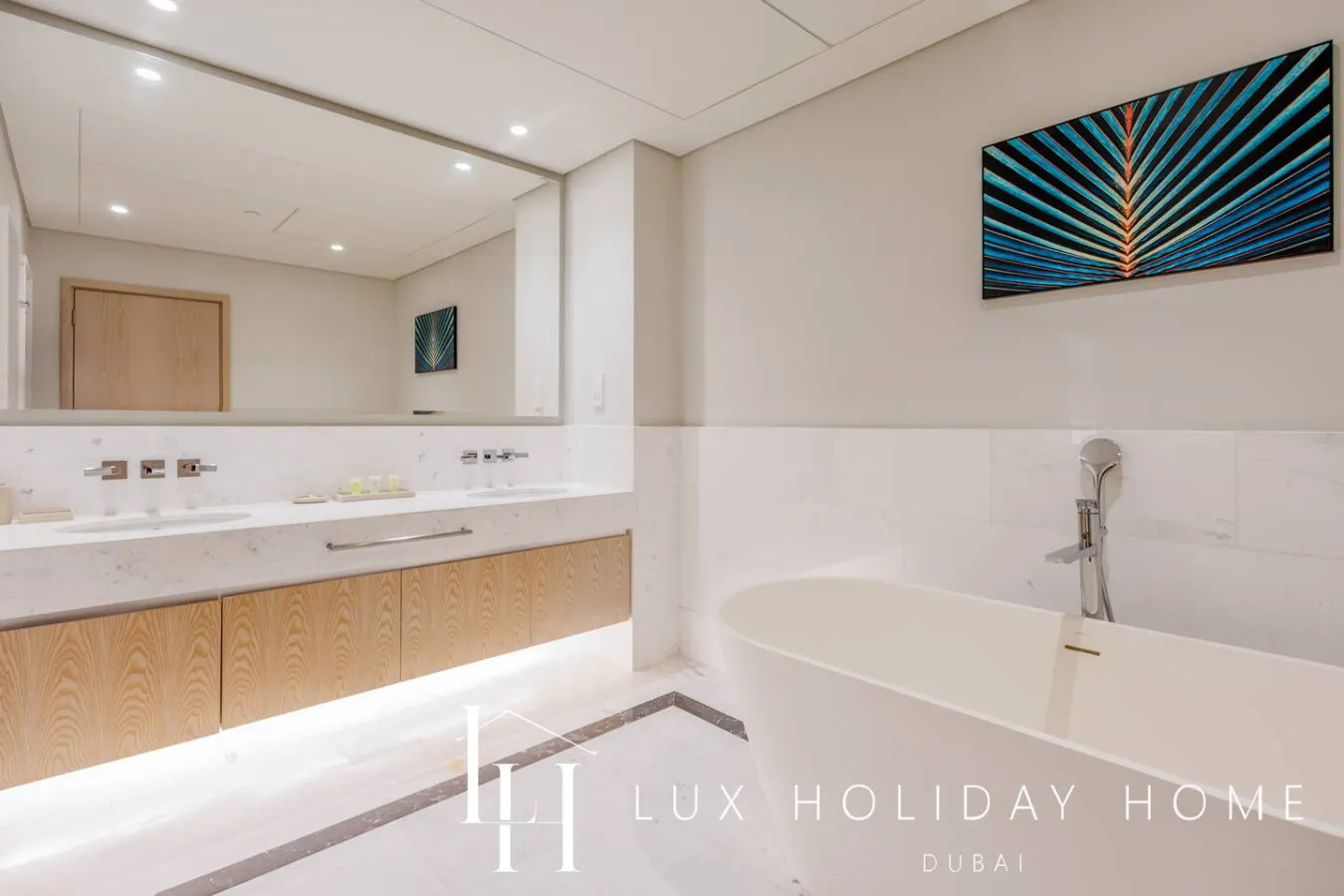 LUX Iconic Views at The Palm Tower Suite 8 16