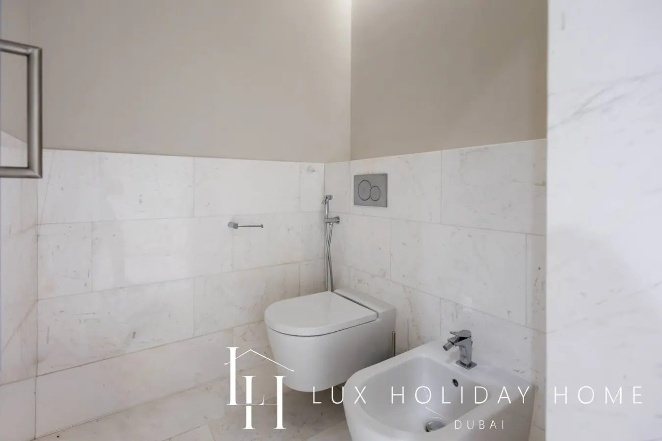 LUX Iconic Views at The Palm Tower Suite 8 18