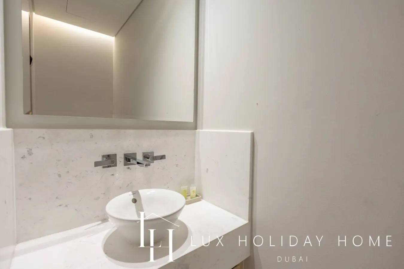 LUX Iconic Views at The Palm Tower Suite 8 20