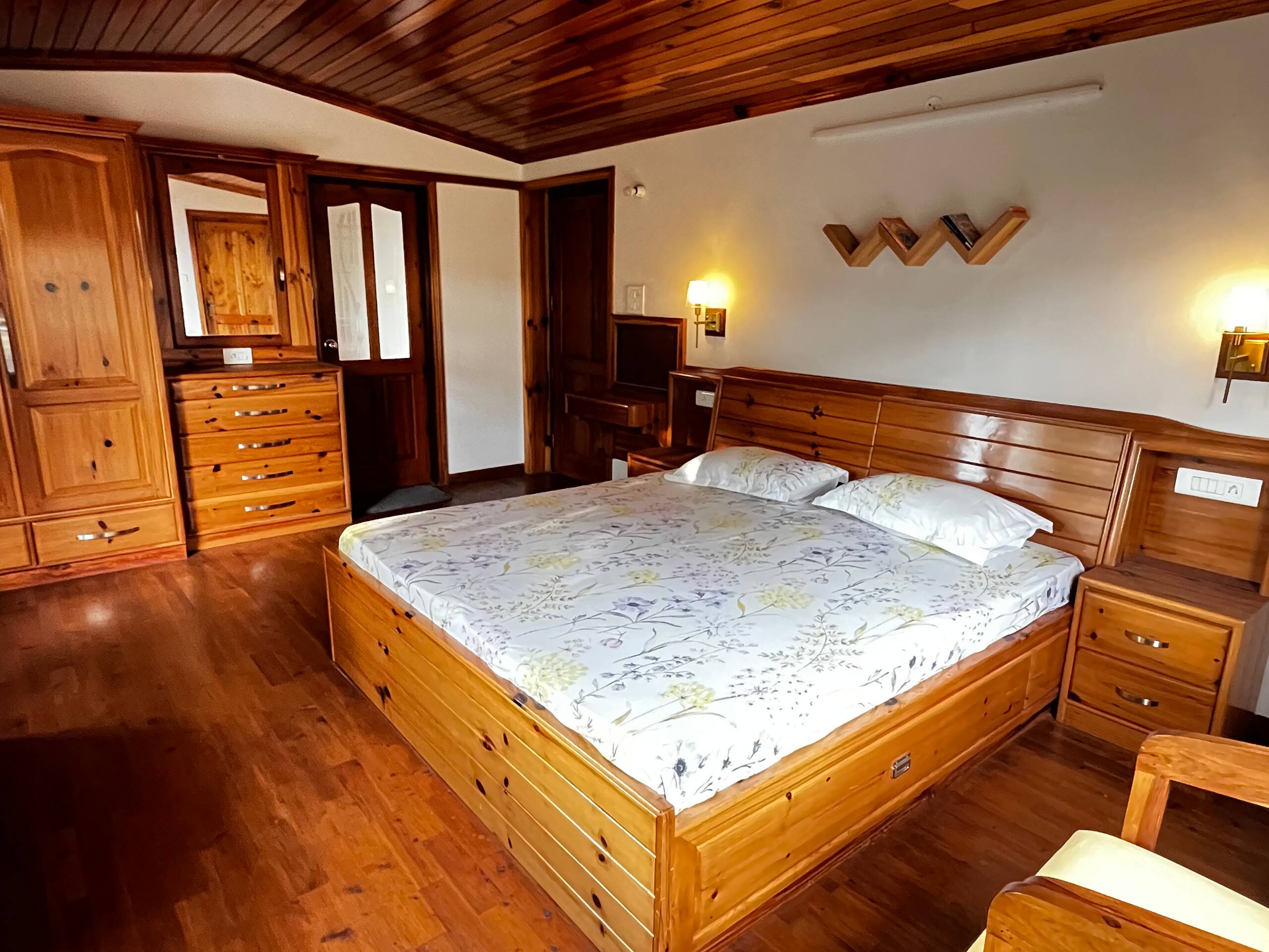 Attic Himalaya View|Grandma Stokes Orchard Retreat 16