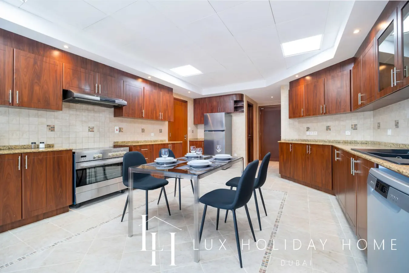 LUX The Al Seef Marina 4 bed Suite 16