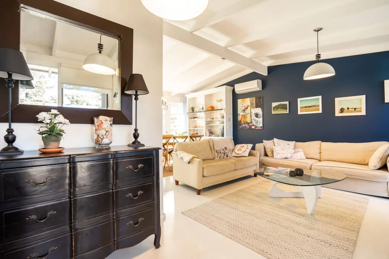 Chiara's Art Cottage 3BR Coastal Garden Retreat