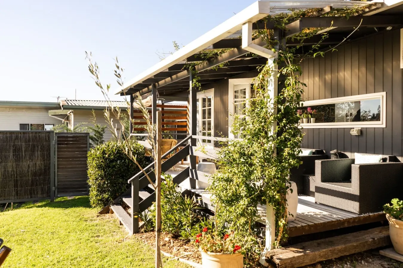 Chiara's Art Cottage 3BR Coastal Garden Retreat 20