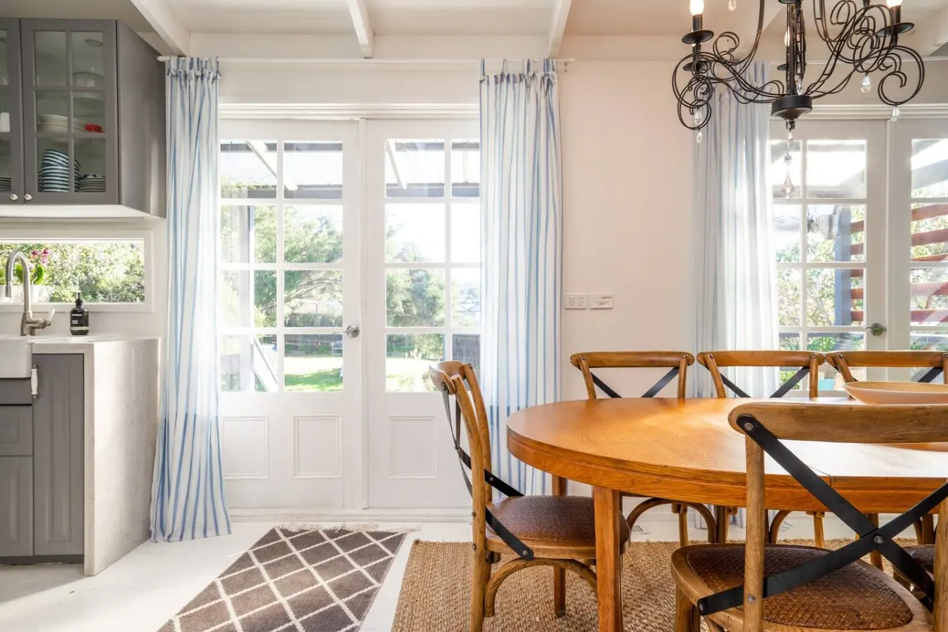 Chiara's Art Cottage 3BR Coastal Garden Retreat — photo 3