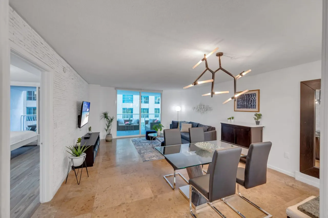 Amazing unit/location with amenities & parking 17