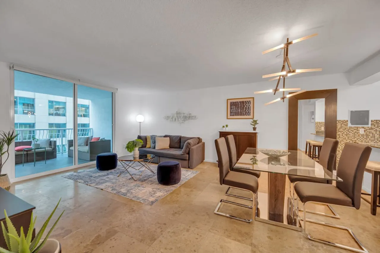 Amazing unit/location with amenities & parking 19