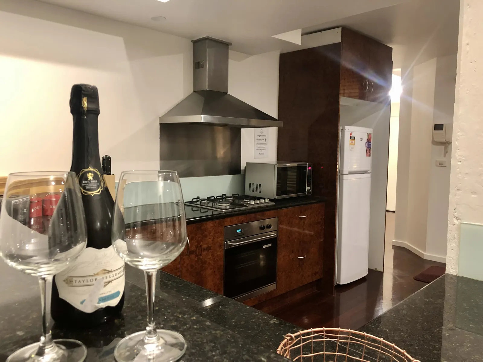 Readyset Apartments on Wiltshire - 3 Bedroom Apartment B2 11