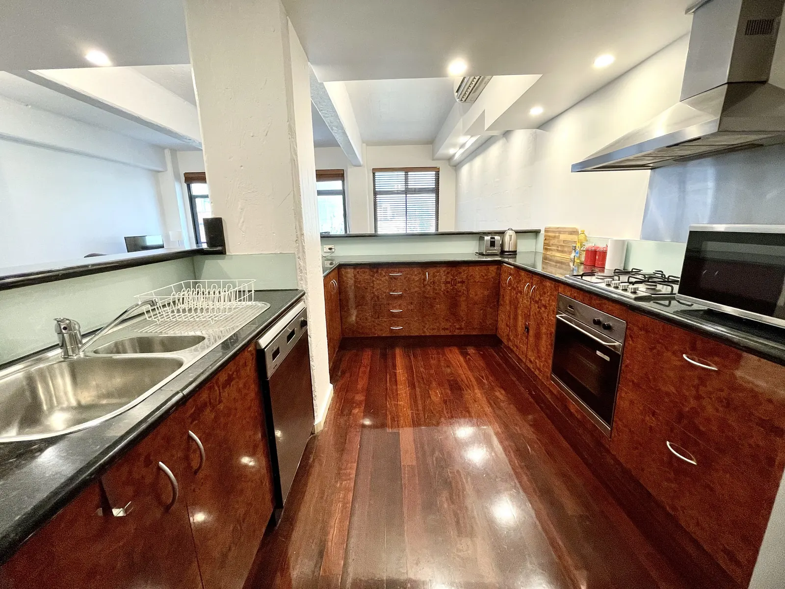Readyset Apartments on Wiltshire - 3 Bedroom Apartment B2 13