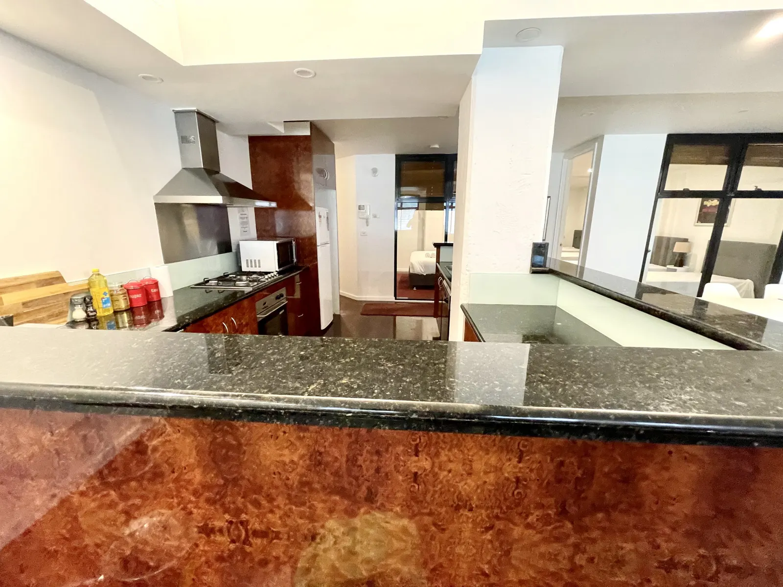 Readyset Apartments on Wiltshire - 3 Bedroom Apartment B2 14
