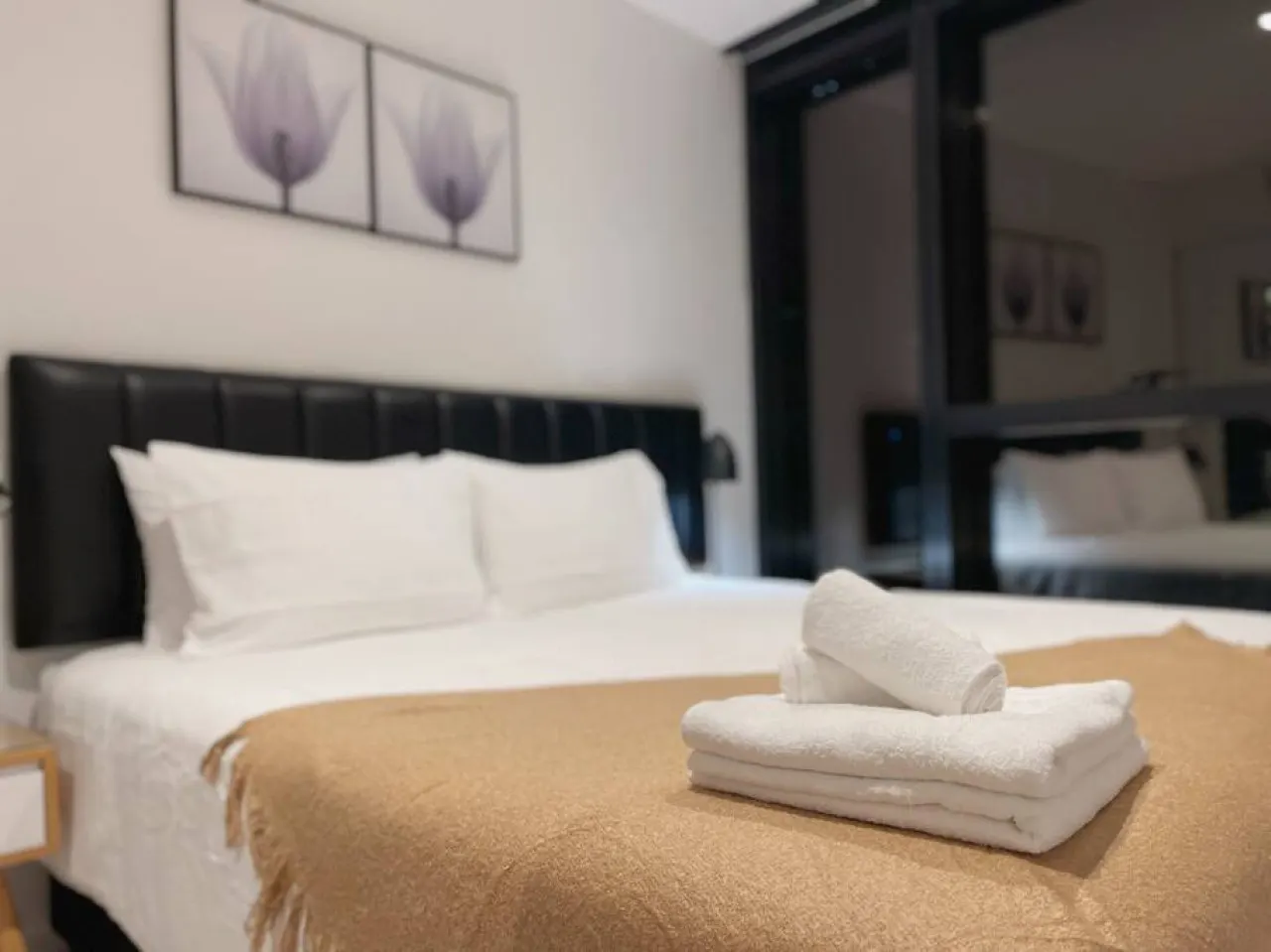CBD RiverView 2Bed Apt Kingbed at Tallest building 14