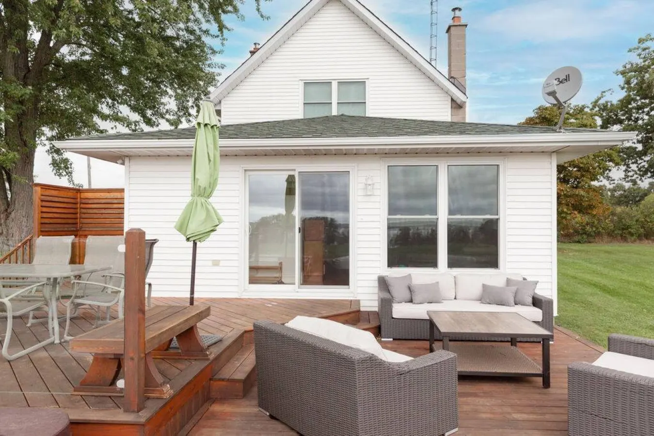 Joanie's Farmhouse Waterfront with Hot Tub 20