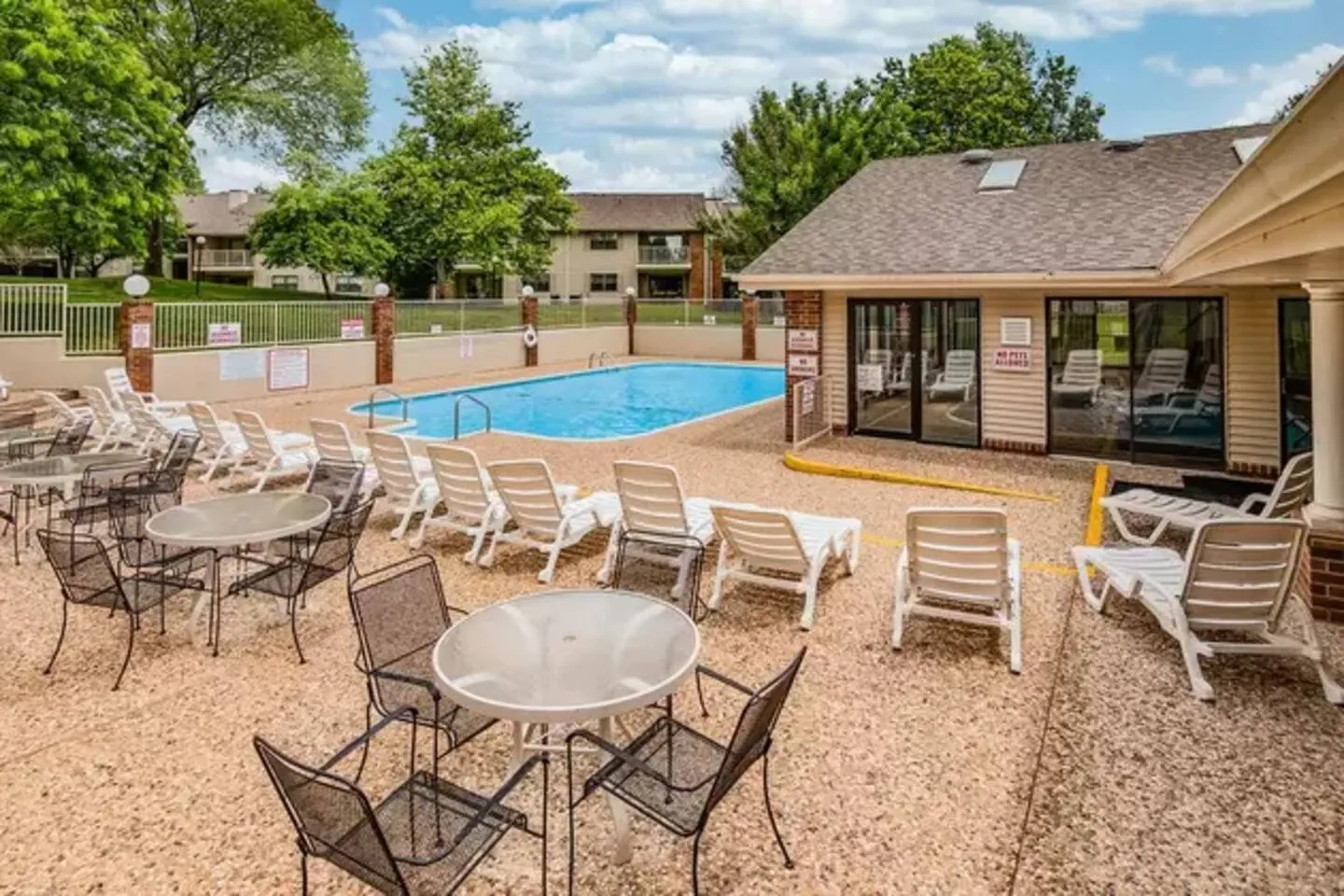 Heated Pool! Hot Tub, Walk In, 3 Min to Strip, New 14
