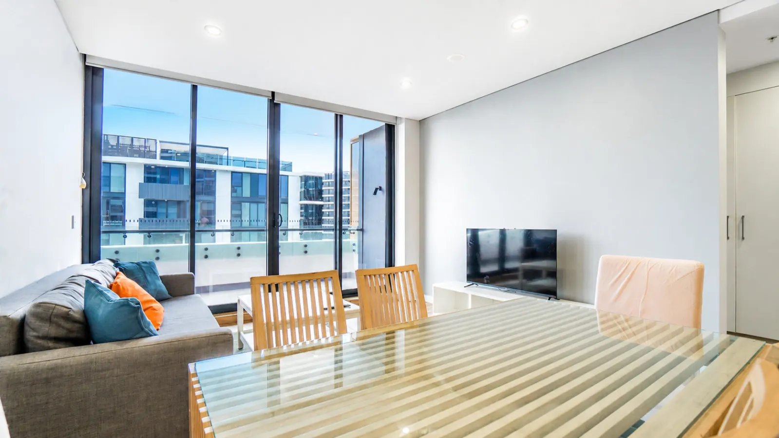 Eastgardens 2BR/2BA 2 Parking + Shops 10