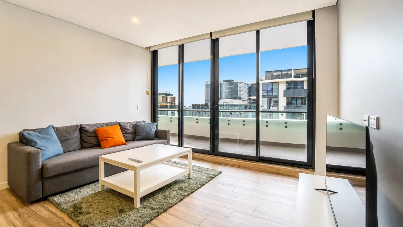 Eastgardens 2BR/2BA 2 Parking + Shops 11