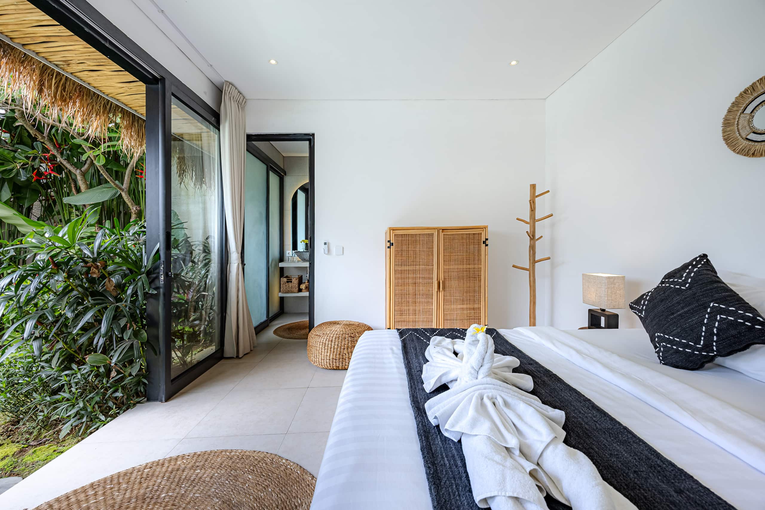 10 min From Seminyak & Canggu – Villa Green Palm 14
