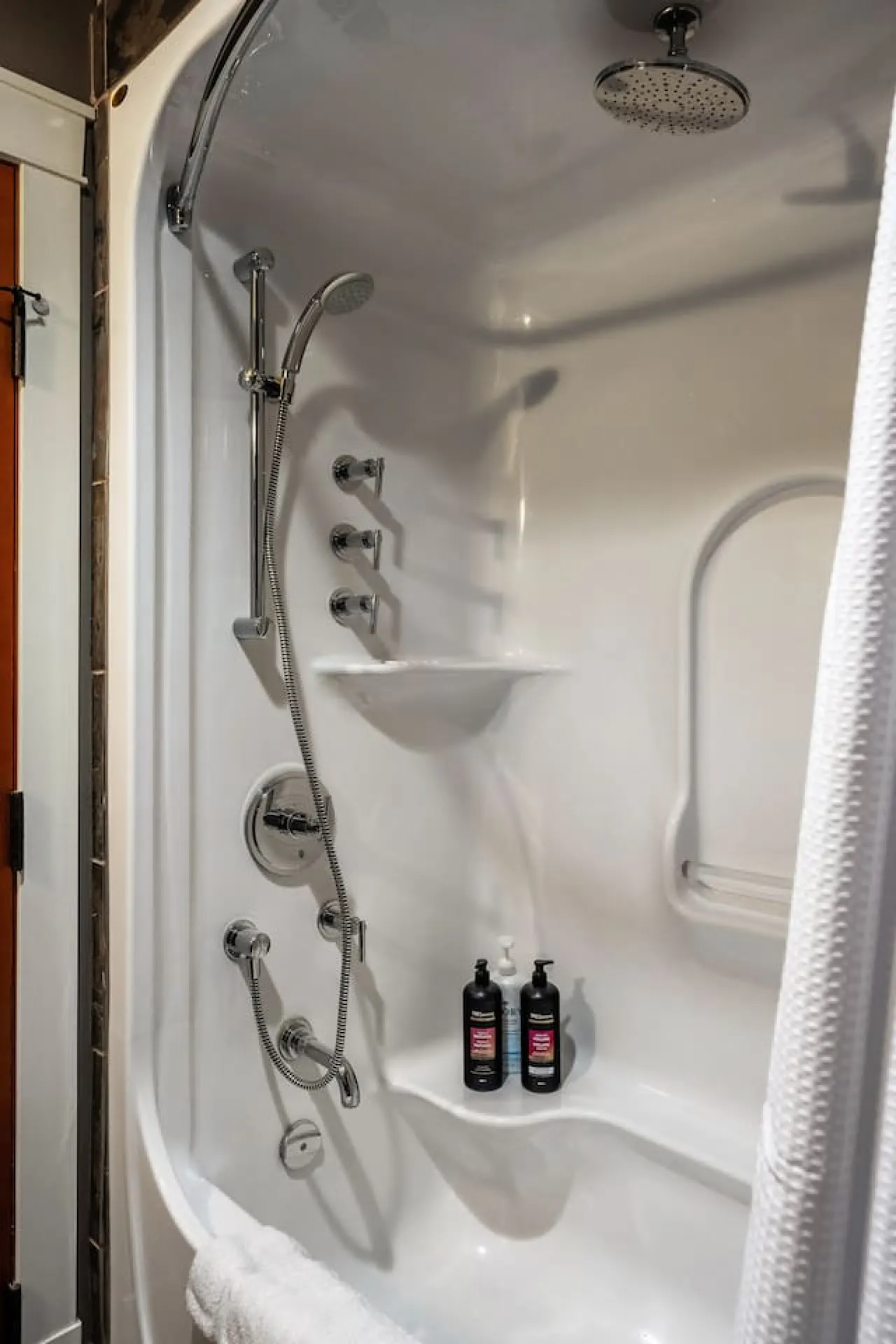 Canmore Rockies Getaway 2BR + Resort Amenities 13