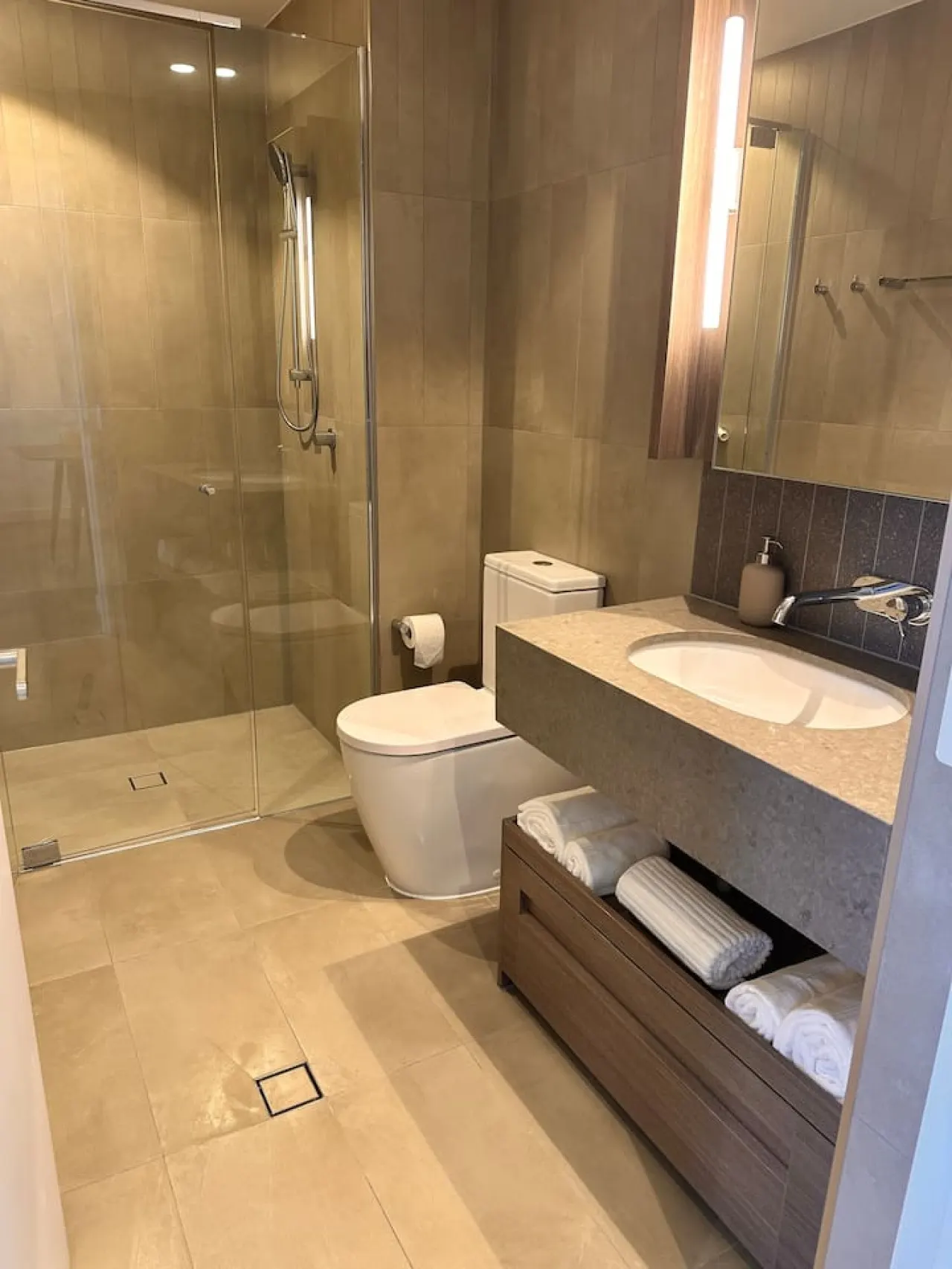 Q Wharf TWO Bedrooms Apt 8
