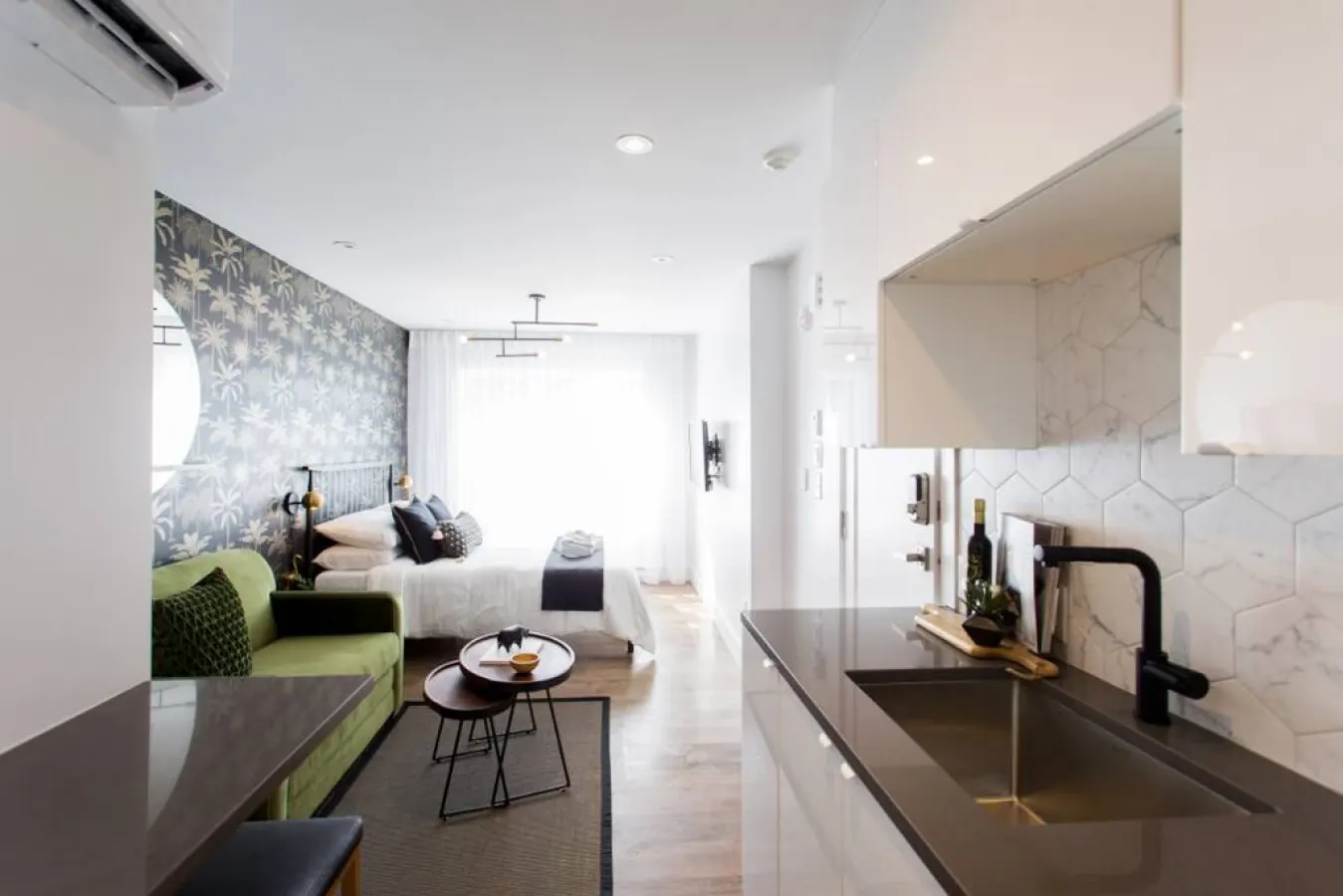 Little Italy - Amazing mini studio with full kitchen - Unit 202 11