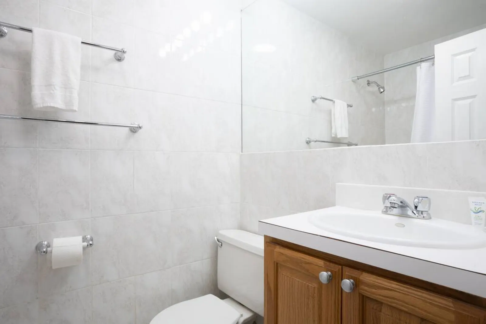 Airy 1BR Walkable to Everywhere in Boston W+D 8