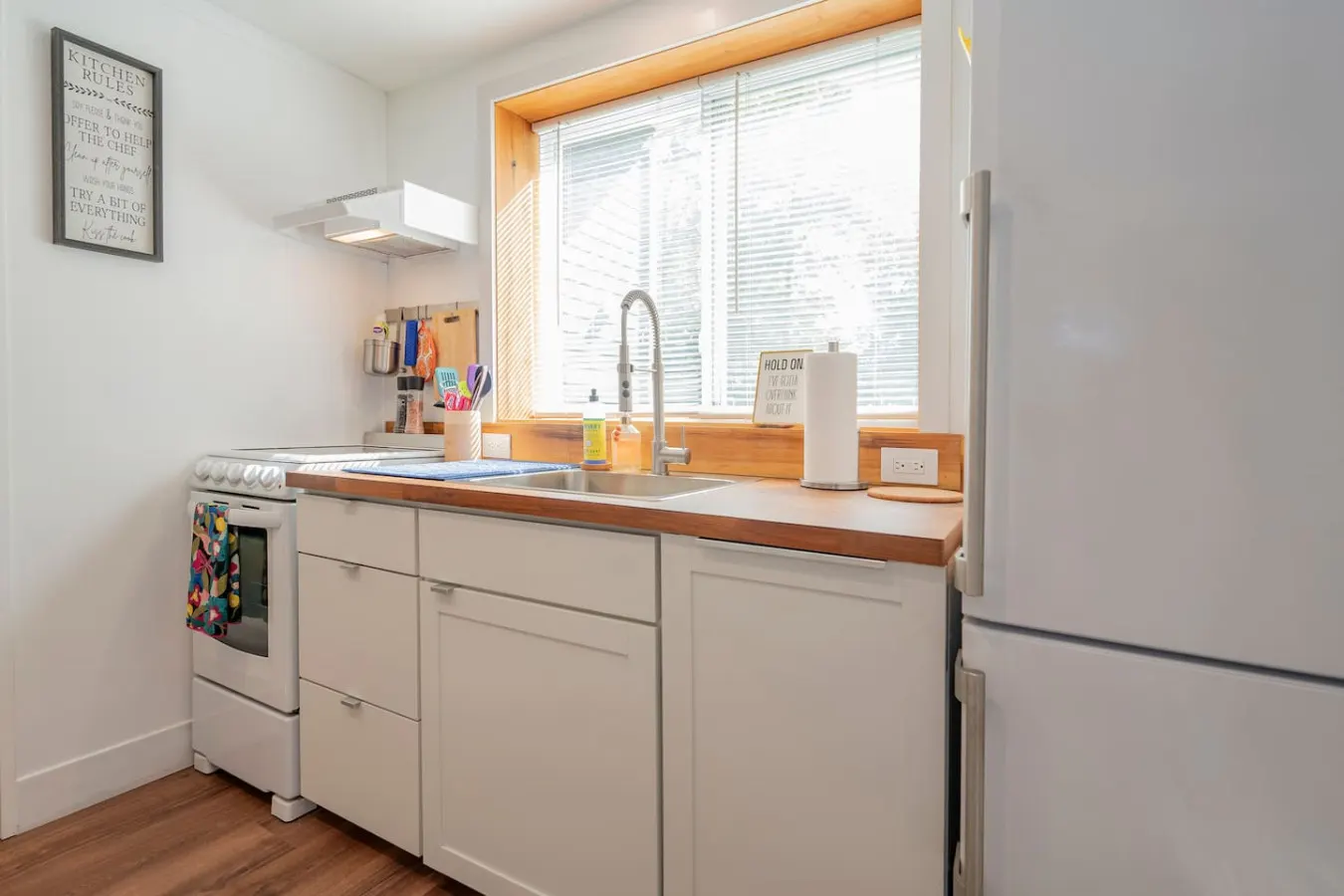 2 Queen+1 Full 2Full Baths Walk to LU & Shops! 15
