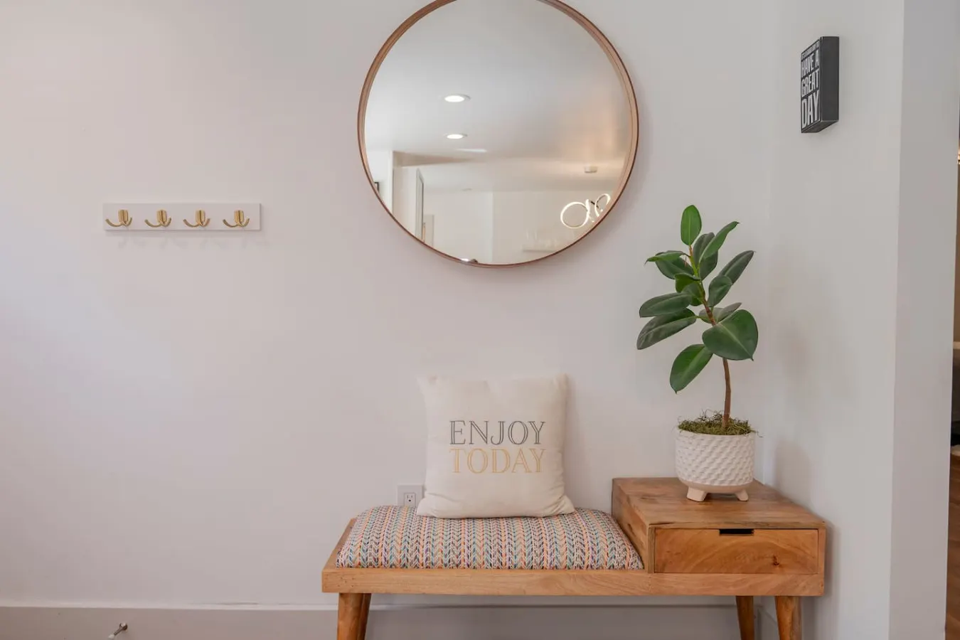 2 Queen+1 Full 2Full Baths Walk to LU & Shops! 7