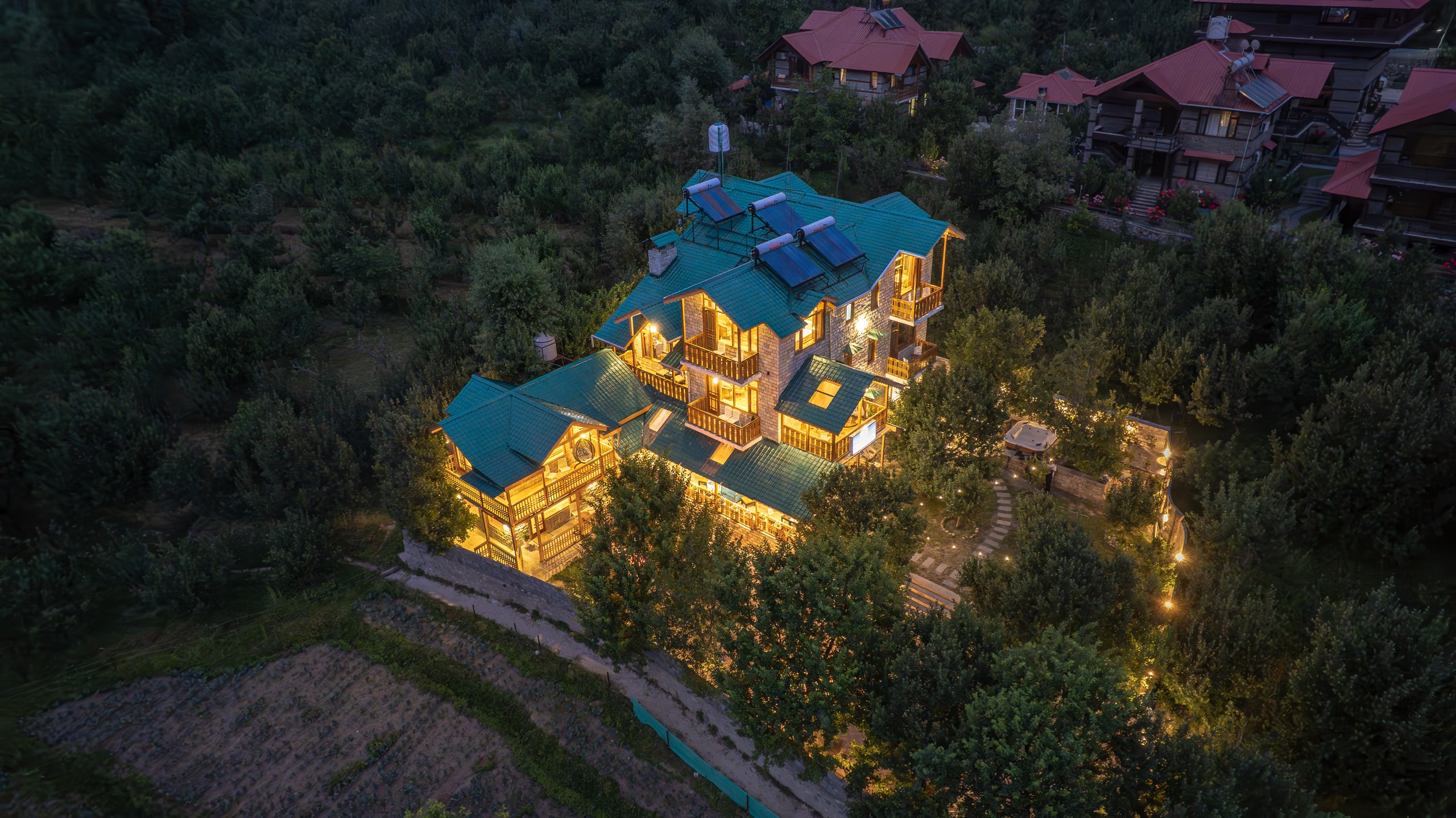 Kaizen Retreat - Best Luxury Villa - Outdoor Jacuzzi 2