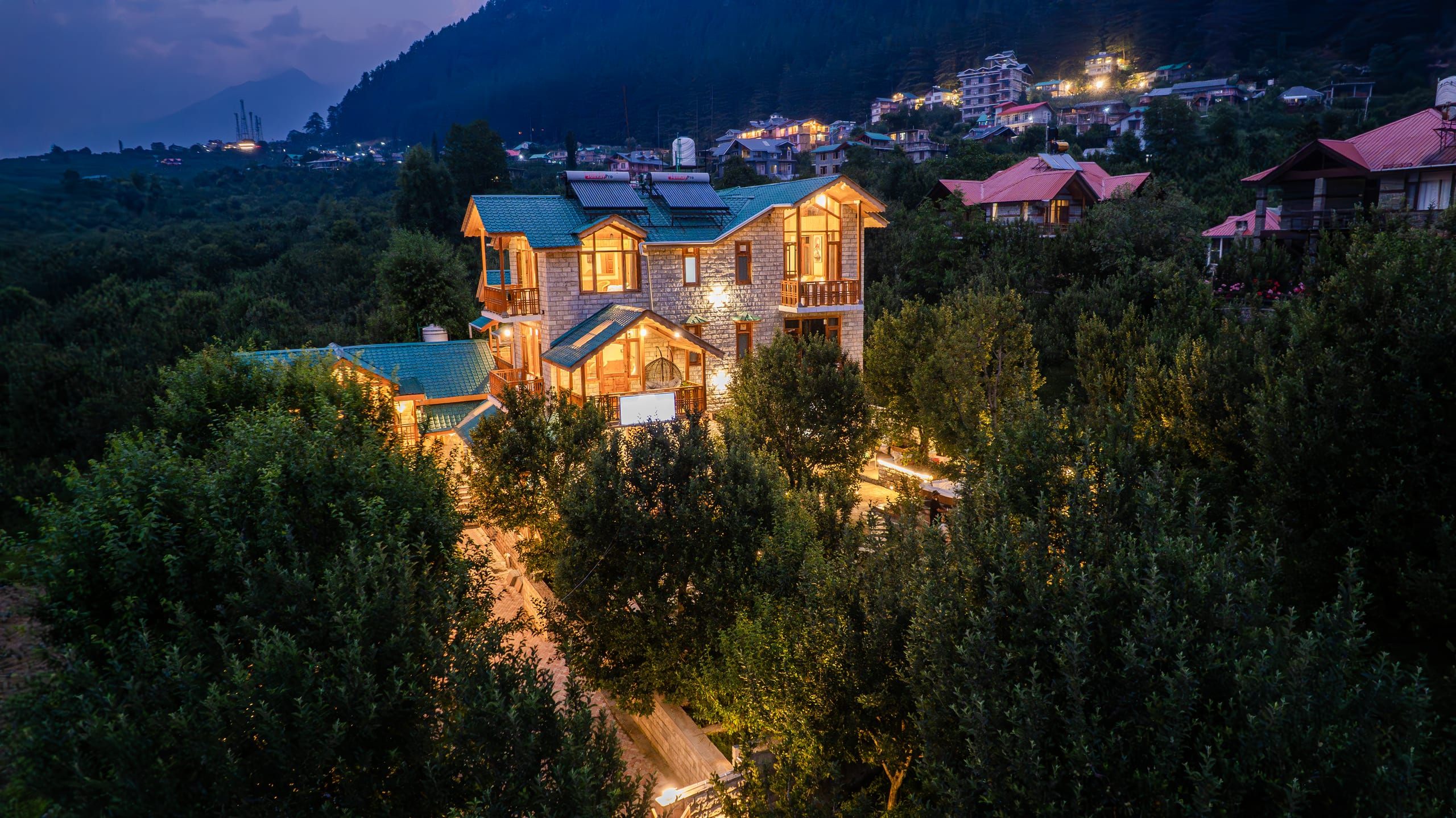 Kaizen Retreat - Best Luxury Villa - Outdoor Jacuzzi 1