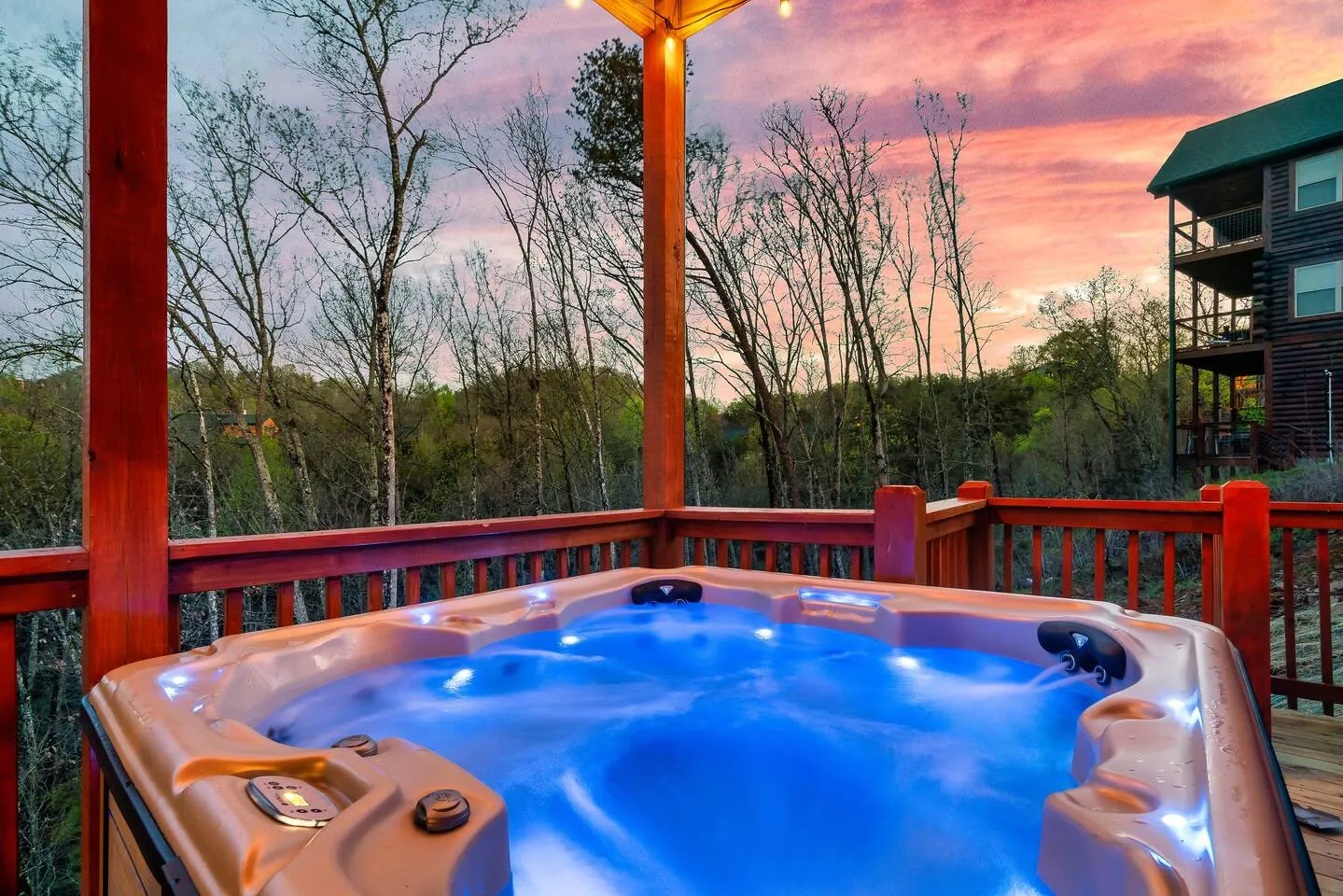 Family Theater VIEWS Game Room Hot Tub NEW 4