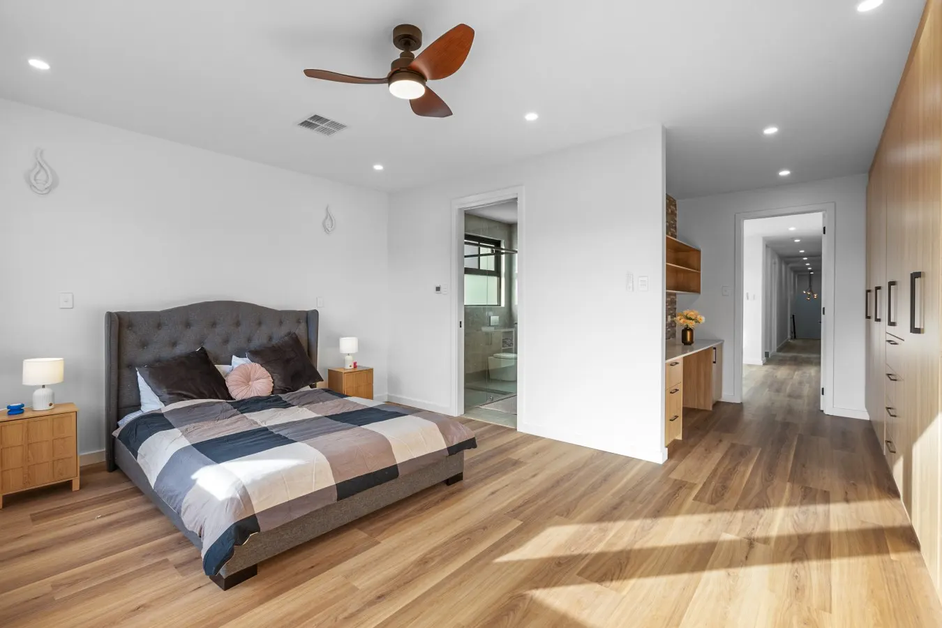Spacious Family Retreat Near City 10
