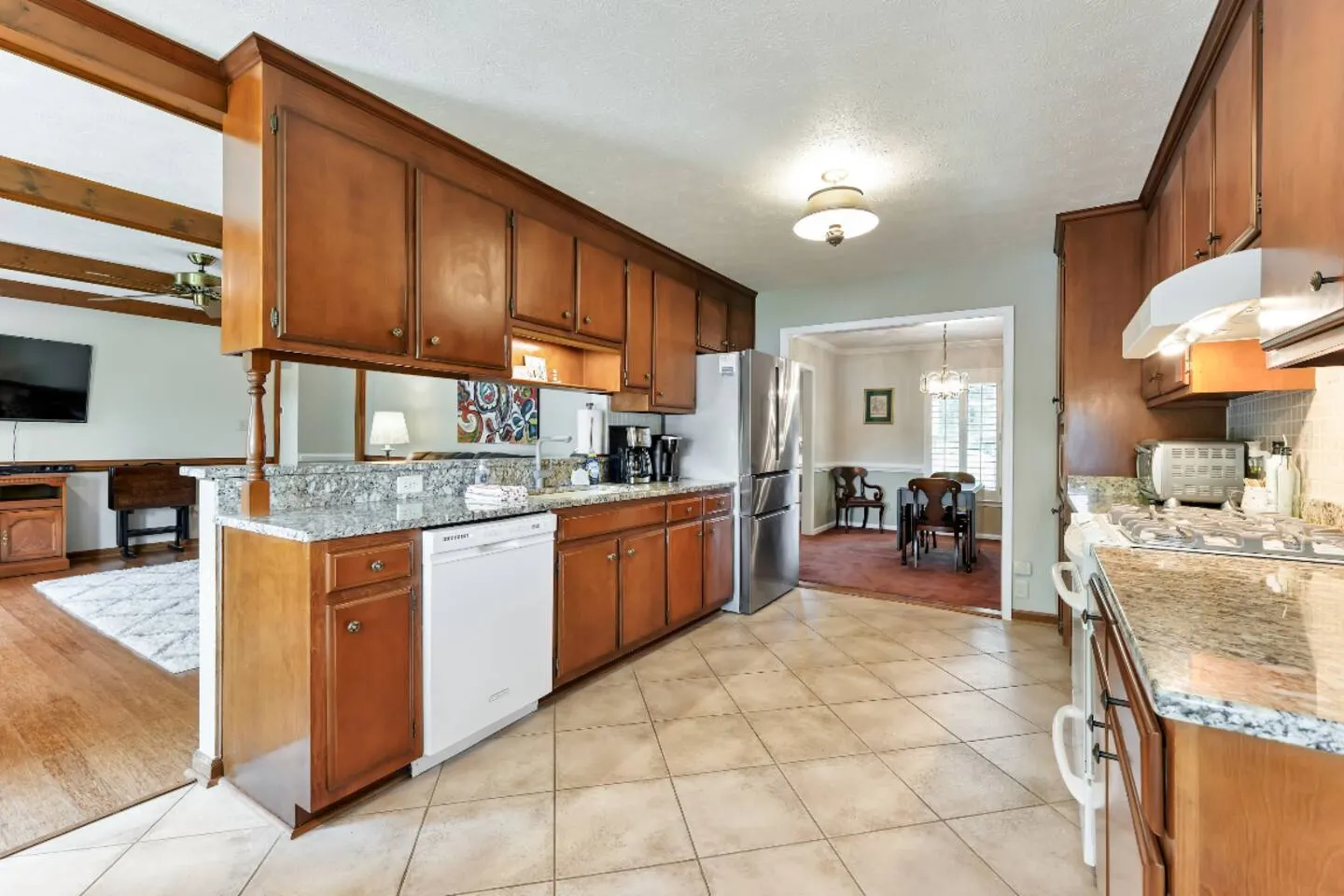 Hampton Waterfront 3BR Fenced Yard + River Views 13