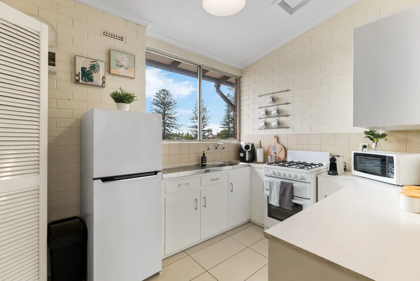 Pad Off Pier—Walk to Glenelg Beach, Bars & Dining 2