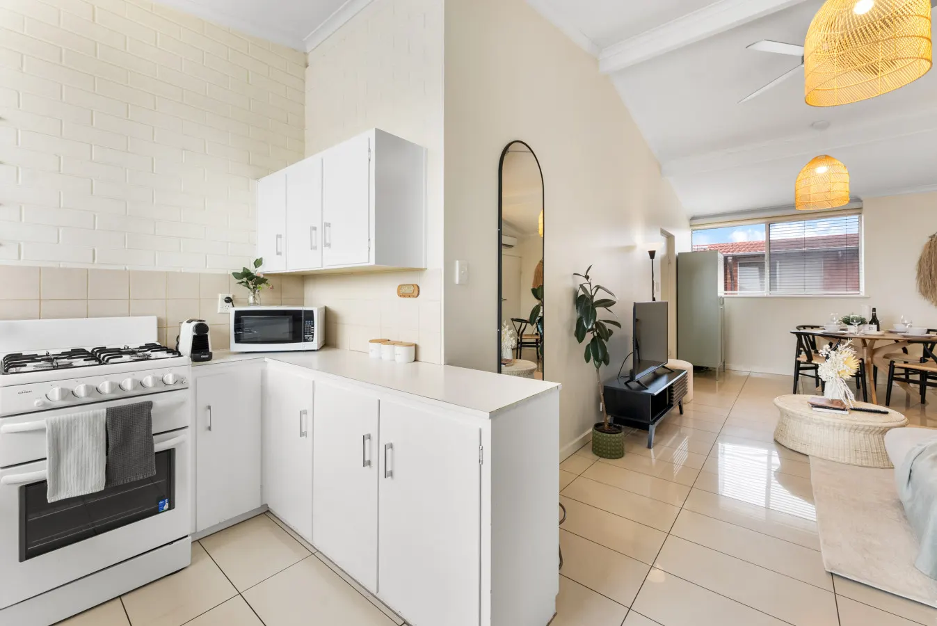 Pad Off Pier—Walk to Glenelg Beach, Bars & Dining 8
