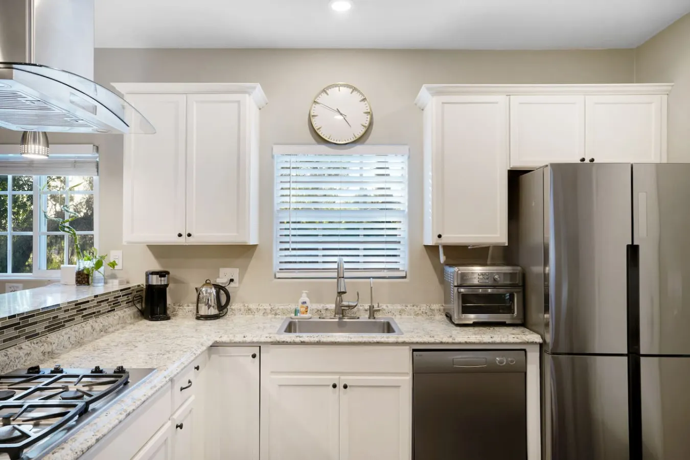 3BR+Loft w/ Games, Heat&AC - Dog Friendly Backyard 9