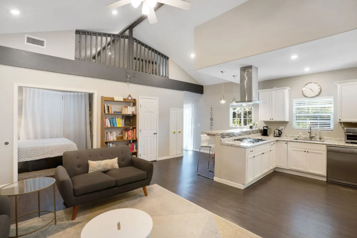 3BR+Loft w/ Games, Heat&AC - Dog Friendly Backyard — photo 3