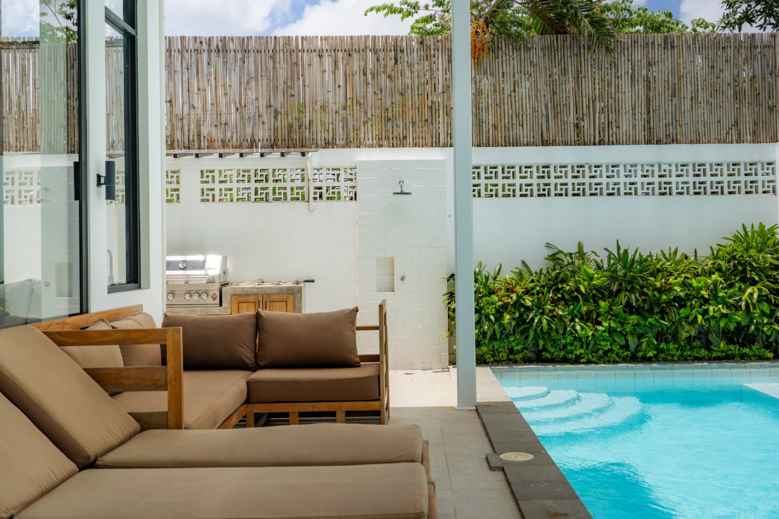 New Luxury Canggu 3BR Villa | Pool, BBQ & Balcony 8