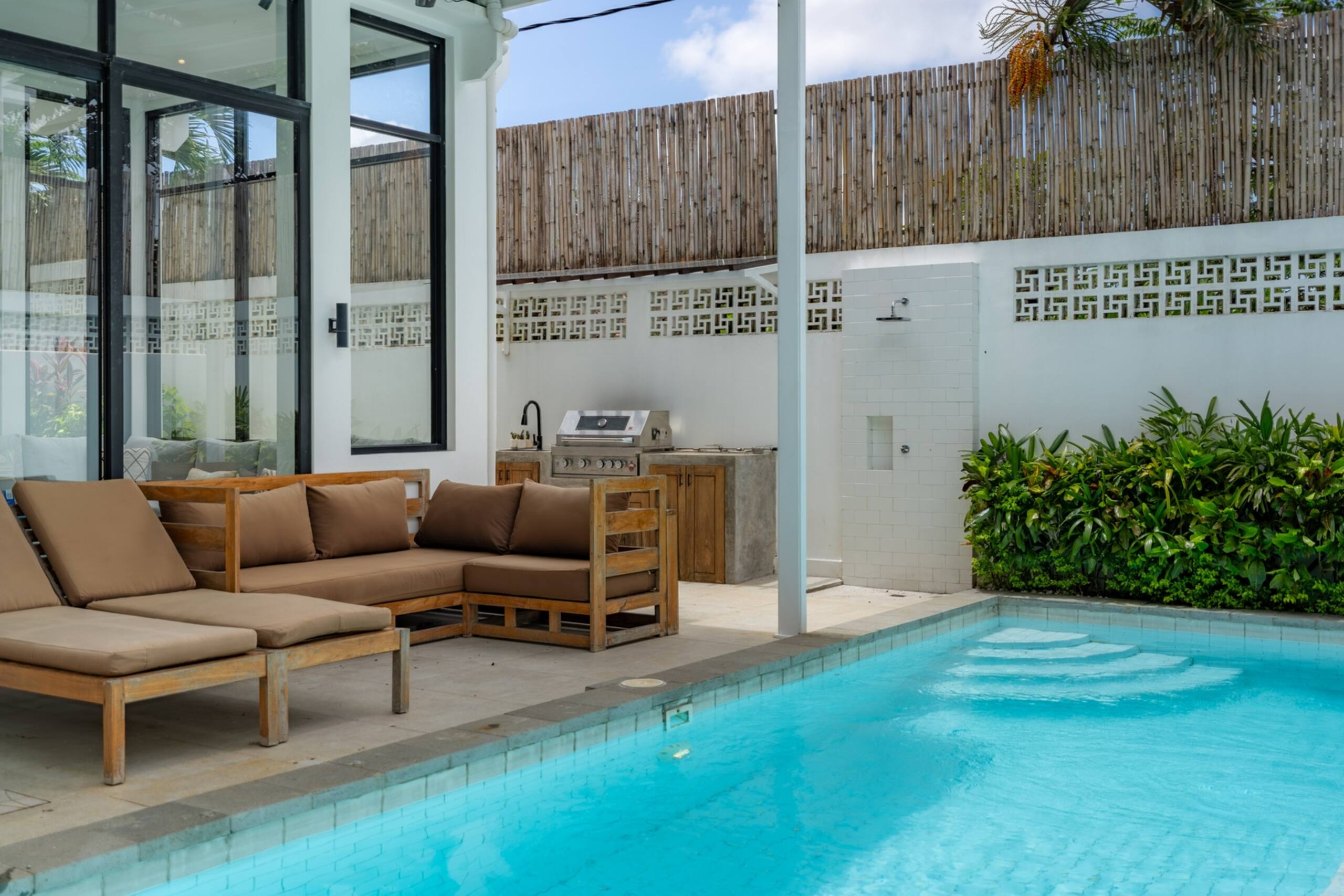 New Luxury Canggu 3BR Villa | Pool, BBQ & Balcony 7