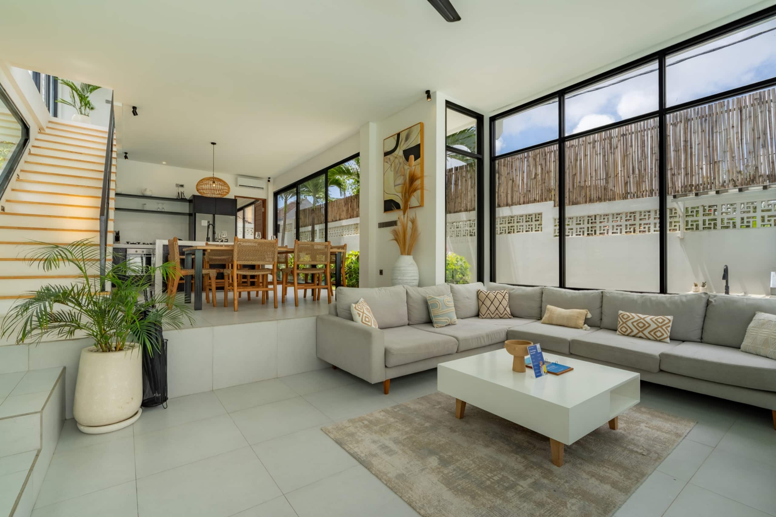 New Luxury Canggu 3BR Villa | Pool, BBQ & Balcony — photo 2