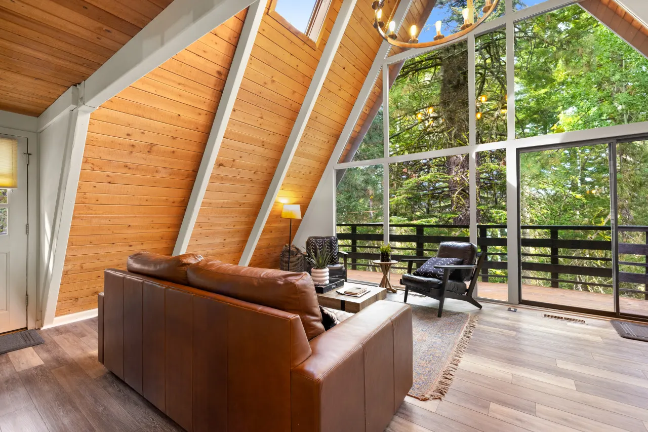 Miradero Cabin · Black Butte Ranch: Modern Cabin Retreat, sleeps 8 — photo 2