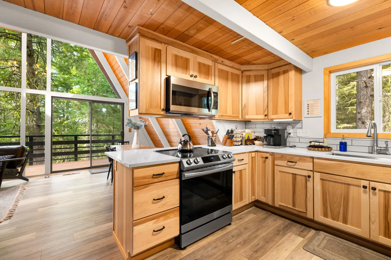 Miradero Cabin Black Butte Ranch: Modern Cabin Retreat, sleeps 8 9