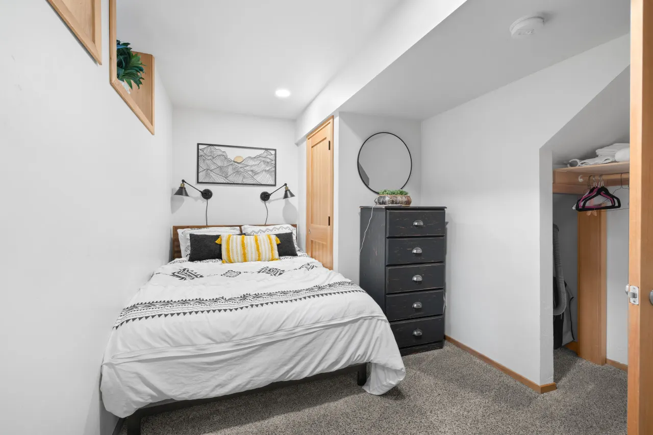 Miradero Cabin Black Butte Ranch: Modern Cabin Retreat, sleeps 8 16