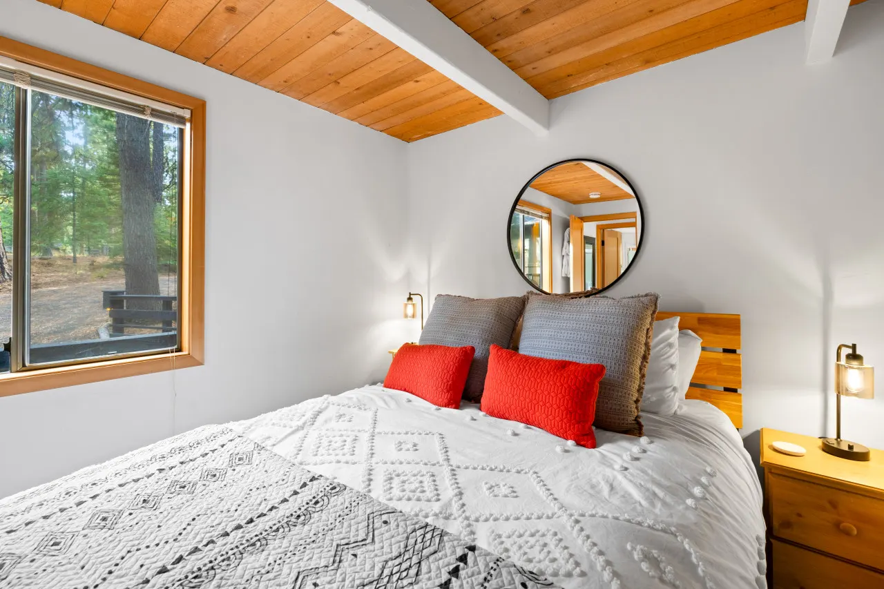 Miradero Cabin · Black Butte Ranch: Modern Cabin Retreat, sleeps 8 — photo 4