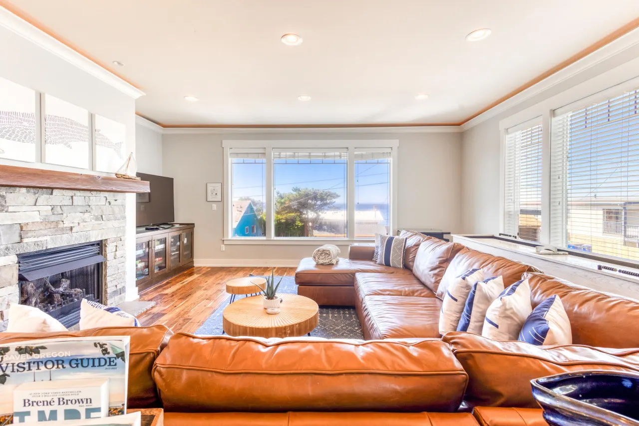 The Blue Whale: Ocean Views, Spacious Getaway, 5BR