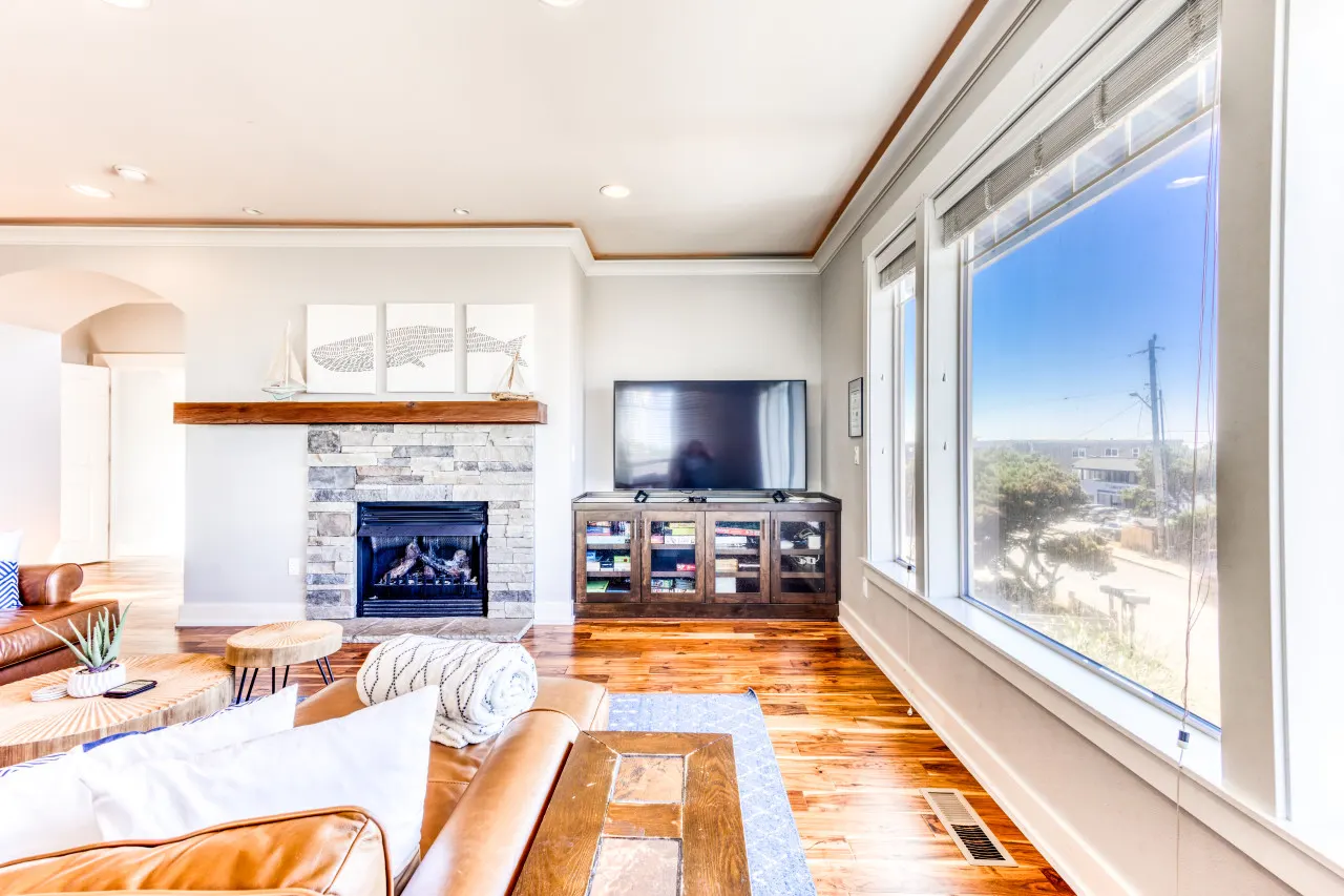 The Blue Whale: Ocean Views, Spacious Getaway, 5BR 6