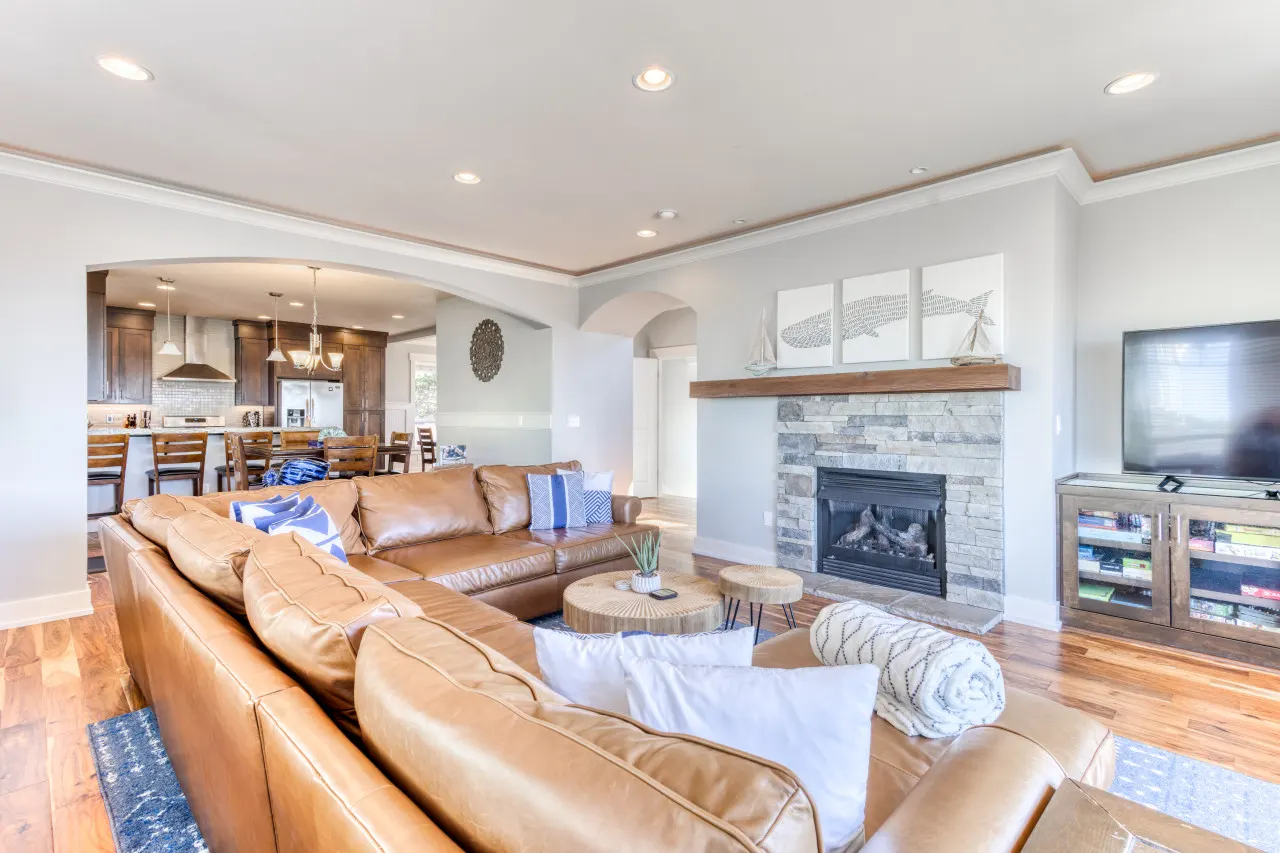 The Blue Whale: Ocean Views, Spacious Getaway, 5BR 8