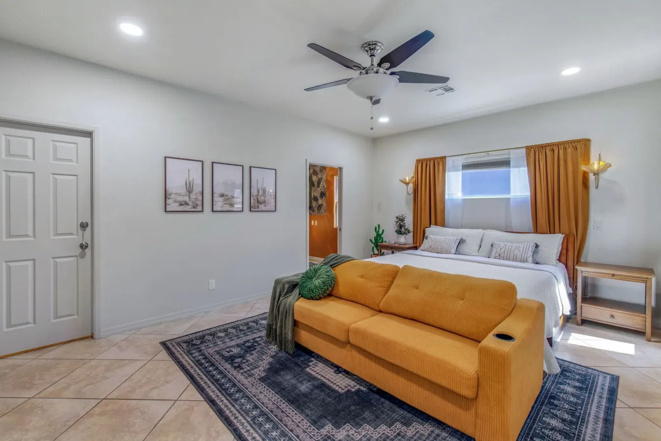 The Golden Hour Getaway - Pool, Lake Views, Games 15